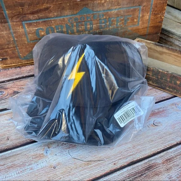 ✨AVIATOR NATION BLACK VINTAGE BOLT MESH TRUCKER HAT UNISEX 